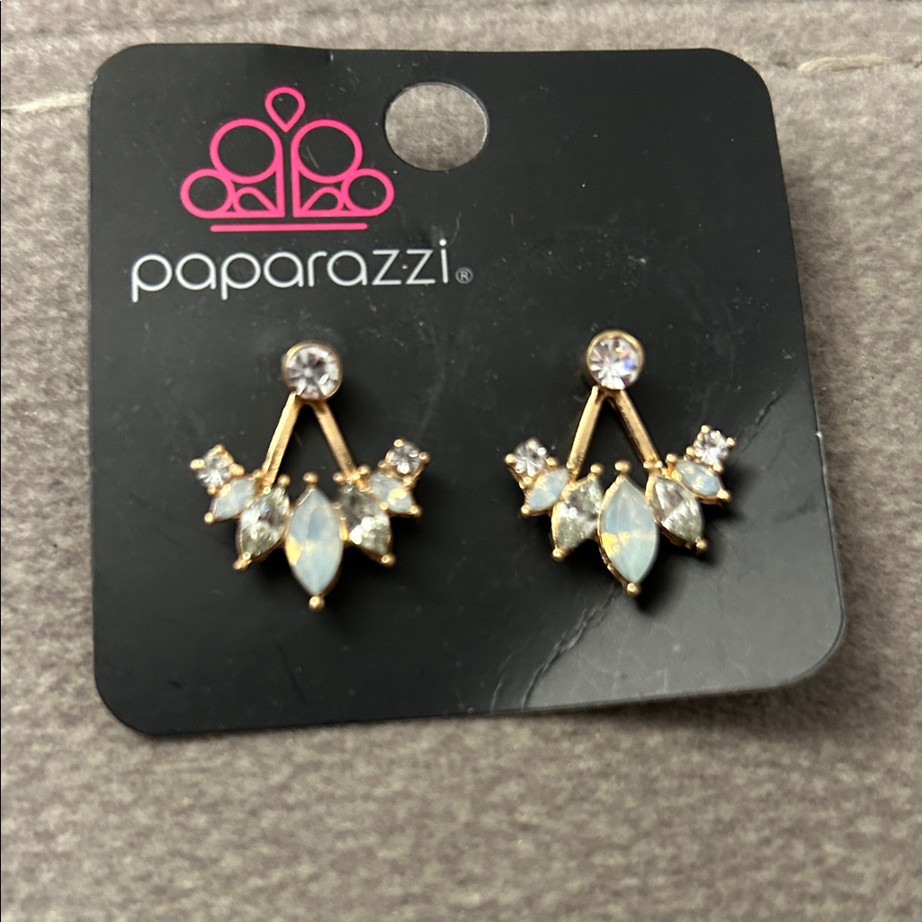 Paparazzi Gold And White Crystal Earrings 12$